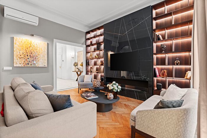 Appartamento trilocale in vendita in Via Mauro Macchi, Milano