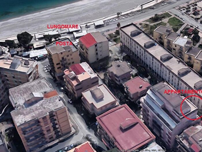 Appartamento trilocale in affitto in Via Ferdinando Magellano, Catanzaro Lido, Catanzaro