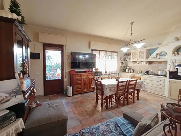 Appartamento con 7 locali in vendita in Via Marietta, Montignoso