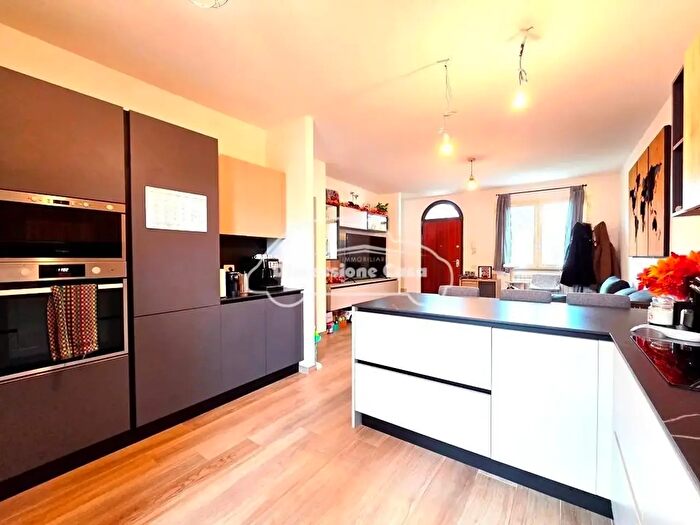 Casa quadrilocale in vendita in Lucca