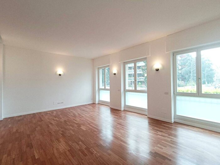 Appartamento trilocale in affitto in Via Francesco Redi, Morgagni, Milano