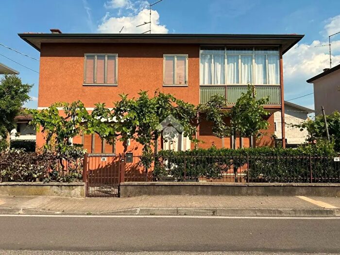 Casa quadrilocale in vendita in Via G Marconi, Montecchio Maggiore