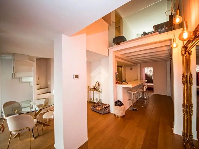 Appartamento trilocale in vendita in Via Pietro Custodi, Milano