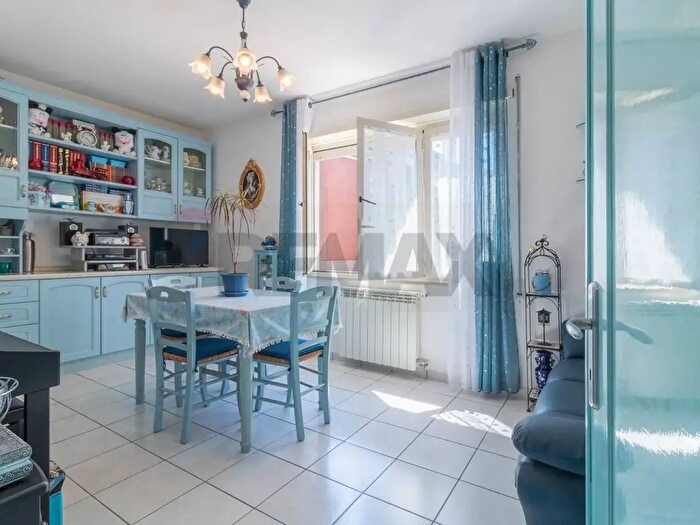 Appartamento trilocale in vendita in Via Peleo Caporossi, Ischia Di Castro