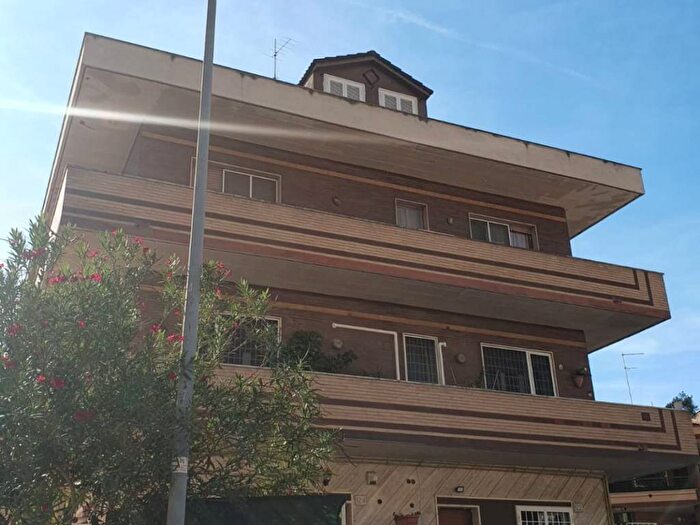 Appartamento trilocale in affitto in Via del Risaro, Vitinia, Roma