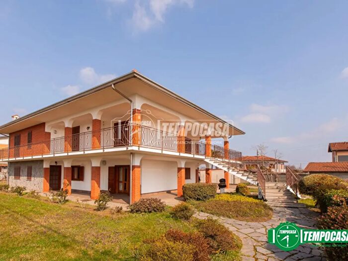 Casa con 7 locali in vendita in Via Carlo Boniperti, Momo