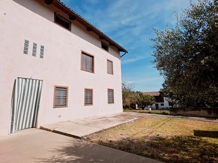Casa con 11 locali in vendita in Strada Anziani, Costigliole D'Asti