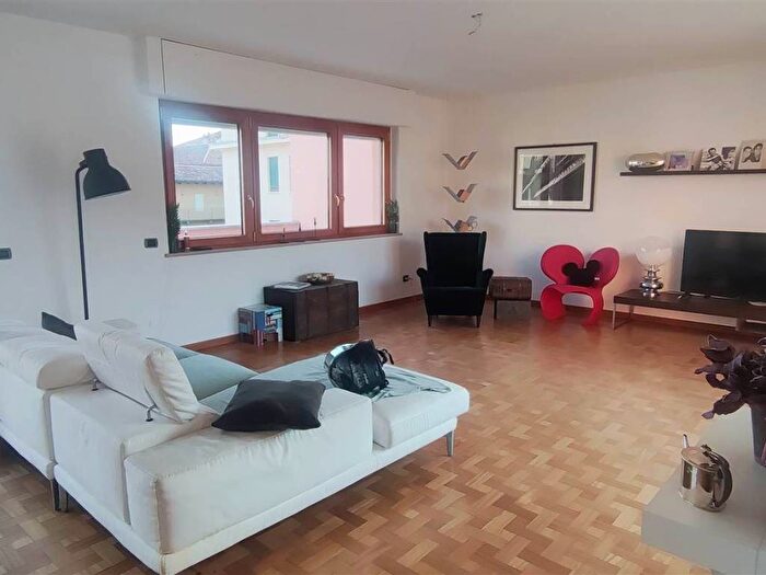 Appartamento con 6 locali in affitto in via Dante, Centro Storico, Biella