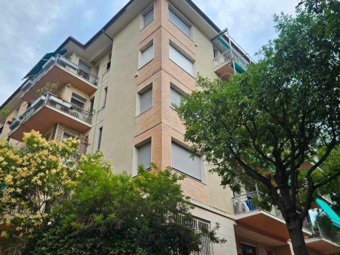 Appartamento con 6 locali in affitto in Viale Teano, Quarto, Genova