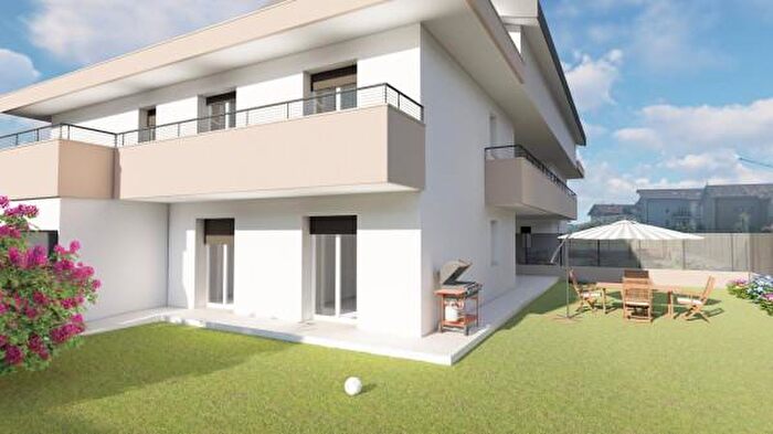 Appartamento trilocale in vendita in Via Lambro, Inverigo