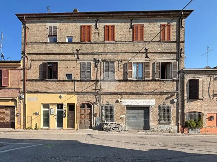 Casa con 6 locali in vendita in Via Gabrielli Gabrielangelo, Fano