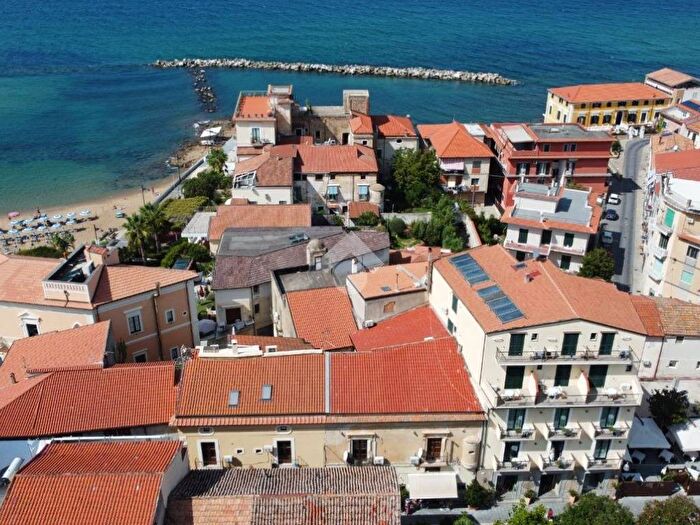 Appartamento bilocale in affitto in Via Raffaello De Simone, Santa Maria, Castellabate
