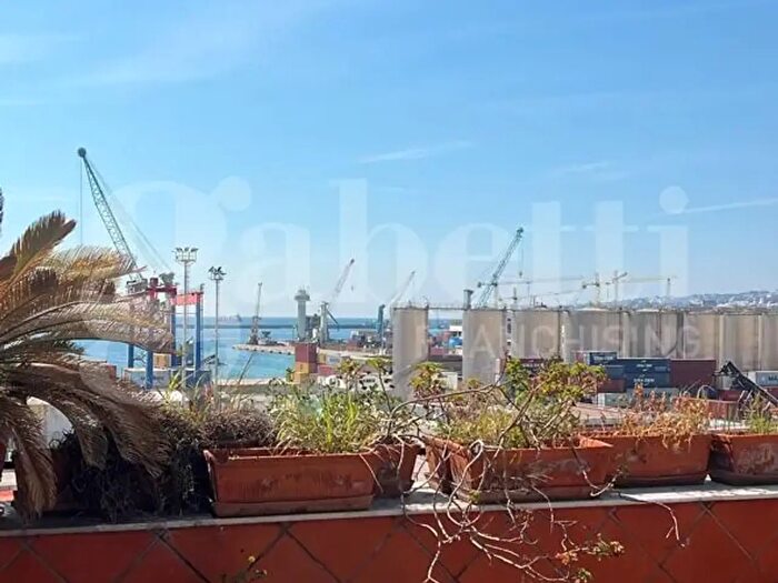 Appartamento quadrilocale in vendita in Via Reggia di Portici, Napoli