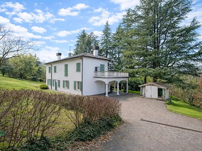 Casa trilocale in vendita in Via Belvedere, Pianoro