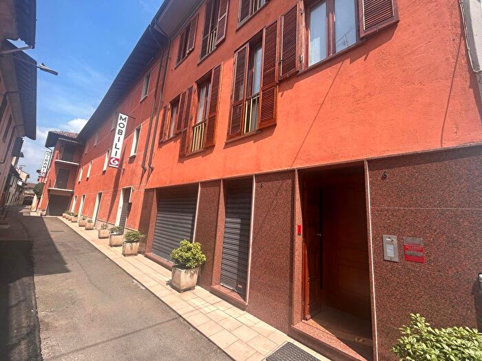 Appartamento con 20 locali in vendita in Garlasco