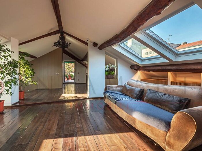 Casa quadrilocale in affitto in Via Chiossetto, Palestro, Milano