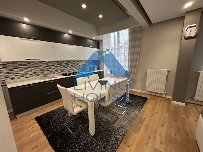 Appartamento trilocale in vendita in Via Carlo Ferrario, Besana In Brianza