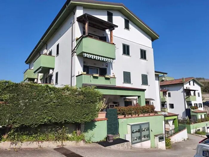 Appartamento trilocale in affitto in Via Salerni, Montalto Uffugo