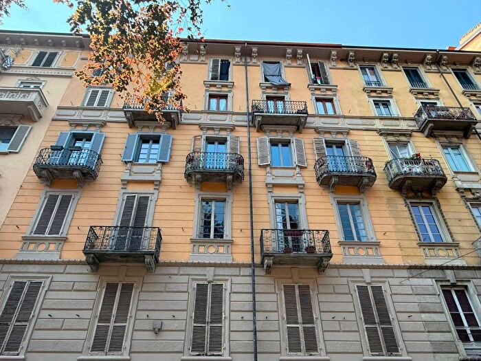 Appartamento trilocale in affitto in Corso Giulio Cesare, Aurora, Torino
