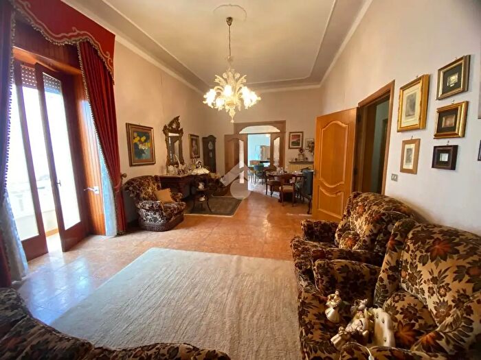 Casa con 7 locali in vendita in Via Dante Alighieri, Racale