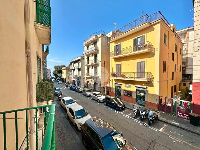 Appartamento trilocale in affitto in Via rosini, Anfiteatro, Pozzuoli