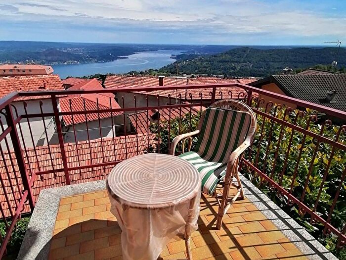 Appartamento trilocale in affitto in Via Fosseno, Nebbiuno