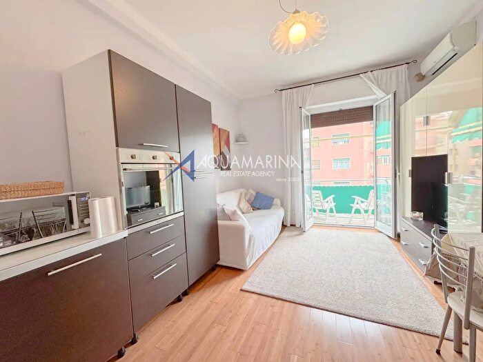 Appartamento trilocale in affitto in Cesare Balbo, Bordighera