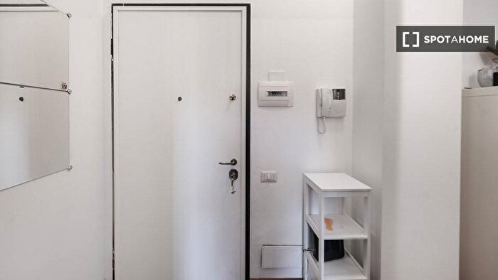 Appartamento in affitto in Via Giovanni Schiavoni, Famagosta, Milano
