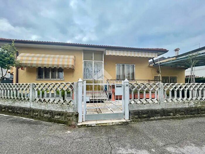 Casa trilocale in vendita in Via degli Alpini, Albignasego