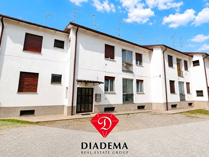 Appartamento trilocale in vendita in Via Jerago, Besnate