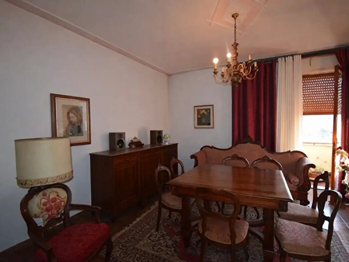 Appartamento con 8 locali in vendita in Pistoia