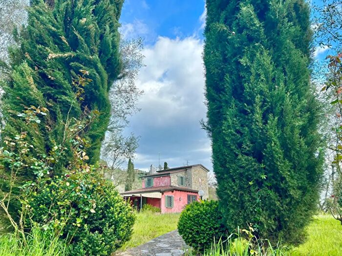 Casa con 7 locali in vendita in Sarzana