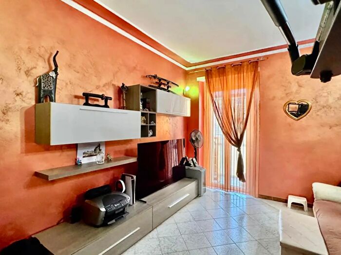 Appartamento trilocale in vendita in Via Vallafranca, Torino