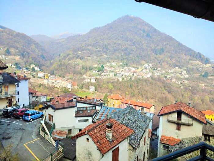 Appartamento trilocale in vendita in Via Alfieri E Florio, Schignano