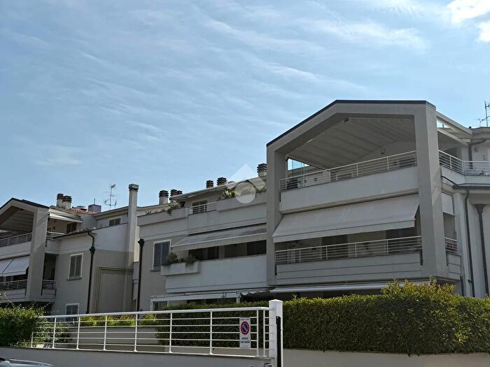 Appartamento trilocale in vendita in Via Fiorenzo Mugnaini, Prato