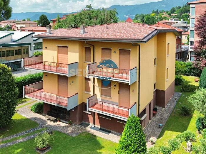 Casa con 6 locali in vendita in Via Serena, Ponteranica