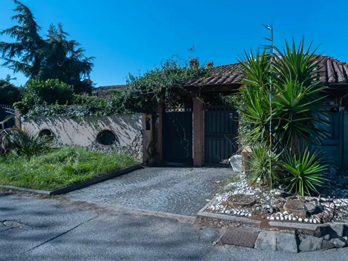 Casa con 5 locali in vendita in Via Predoi, Roma