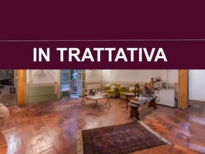 Appartamento con 5 locali in vendita in Via di Monserrato, Roma