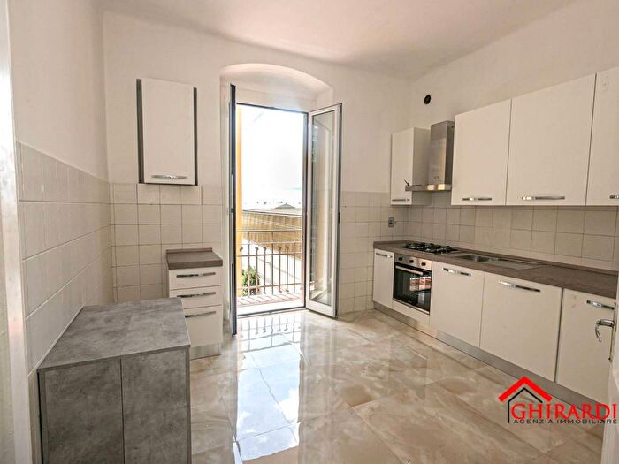Appartamento quadrilocale in affitto in Via Carlo Corsi, Sestri Ponente, Genova