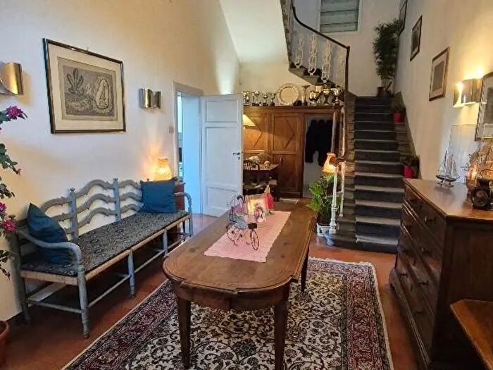 Casa con 10 locali in vendita in Pisa