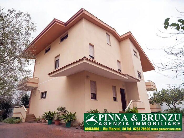 Casa con 6 locali in vendita in Oristano