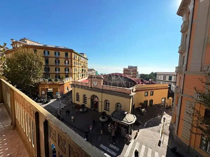 Appartamento con 5 locali in vendita in Via Domenico Cimarosa, Napoli