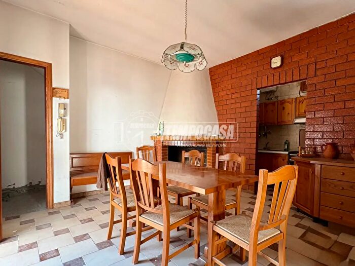 Casa con 6 locali in vendita in Via F Serao, Frignano