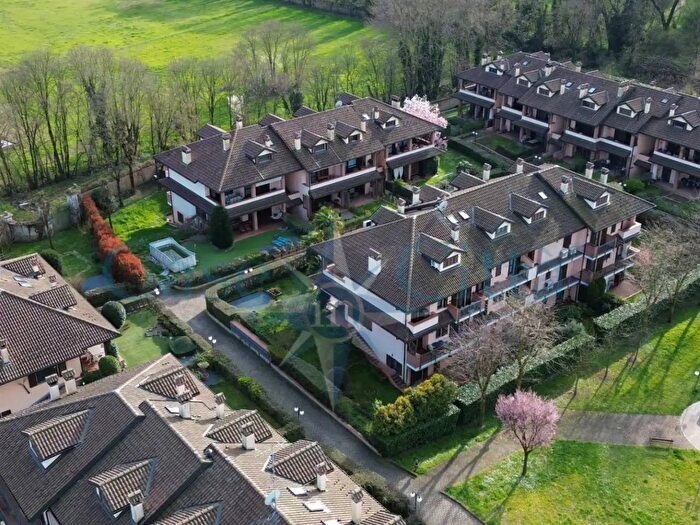 Appartamento trilocale in vendita in Via Corbettina, Bareggio