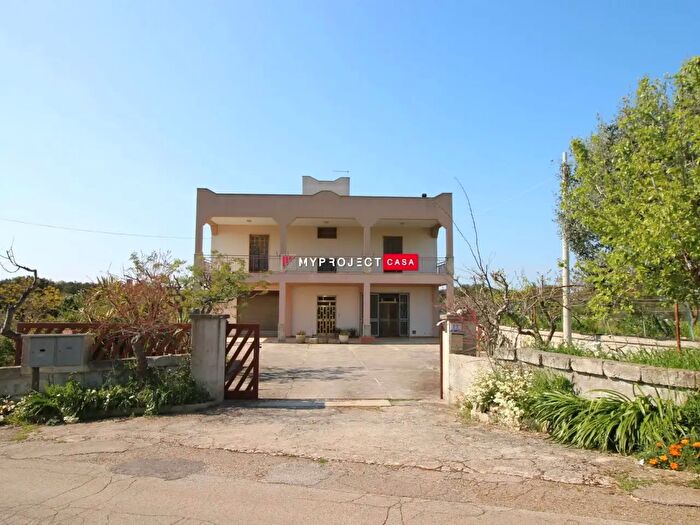 Casa con 6 locali in vendita in Contrada Termetrio, Cisternino