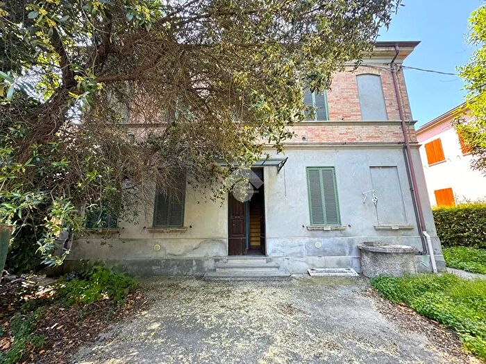 Appartamento con 7 locali in vendita in Via Antonio Placucci, Forli