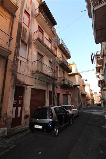 Casa con 6 locali in vendita in Via G Amendola, Lentini