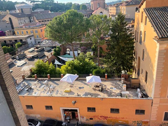 Casa trilocale in affitto in Via della Penitenza, Trastevere, Roma