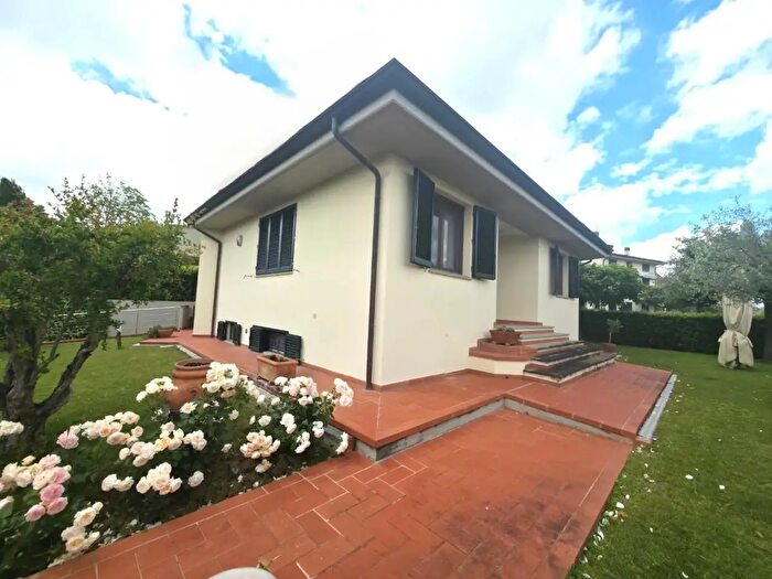 Casa con 8 locali in vendita in Cerreto Guidi