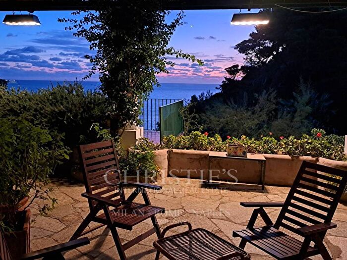 Appartamento quadrilocale in affitto in Via Occhio Marino, Centro, Capri